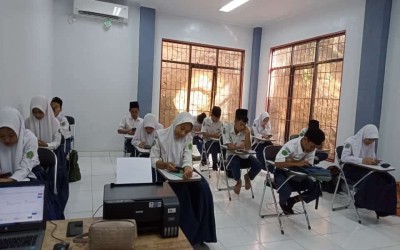 Kegiatan Asesmen Madrasah Berbasis Komputer (AMBK) di MTs SA Al-Mukarrim Tahun Pelajaran 2023/2024